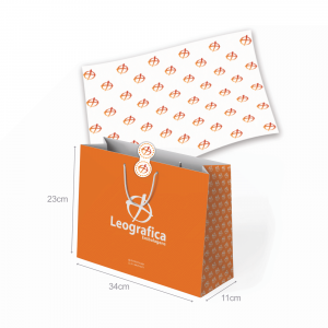 Kit 1 - 50 Sacola SL07 + 50 Lacres + 50 Papel de Seda Papel offset 180g Tamanho sacola 34X23X11cm Sacola colorida com com logo colorida   Indicado: Perfumes, roupas, cosméticos, lingerie, moda fitness, velas aromáticas, artesanatos e outros.