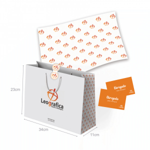 Kit 2  PREMIUM - 50 Sacola SL07 + 50 Lacres + 50 Papel de Seda + 50 Cartões Agradecimento Papel offset 180g Tamanho sacola 34X23X11cm Sacola branca com logo colorida   Indicado: Perfumes, roupas, cosméticos, lingerie, moda fitness, velas aromáticas, artesanatos e outros.