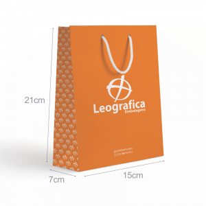 Sacola SL04 - 21x15x7cm Papel offset 180g Tamanho 21x15x7cm Sacola colorida com com logo colorida   Indicado: Clínicas Odontológicas, lojas de smartphones, óticas, moda fitness, artesanato.