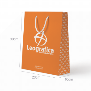 Sacola SL06 - 30x20x10cm Papel offset 180g Tamanho 30x20x10cm Sacola colorida com com logo colorida   Indicado: Perfumes, cosméticos, lingerie, moda fitness, velas aromáticas, canecas e outros.