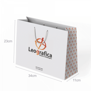 Sacola SL07  - 34x23x11cm Papel offset 180g Tamanho 34X23X11cm Sacola branca com com logo colorida ou 1 cor   Indicado: Perfumes, roupas, cosméticos, lingerie, moda fitness, velas aromáticas, artesanatos e outros.